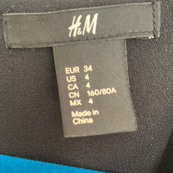 Barely used H&M black fitted dress - Picture 3 of 3